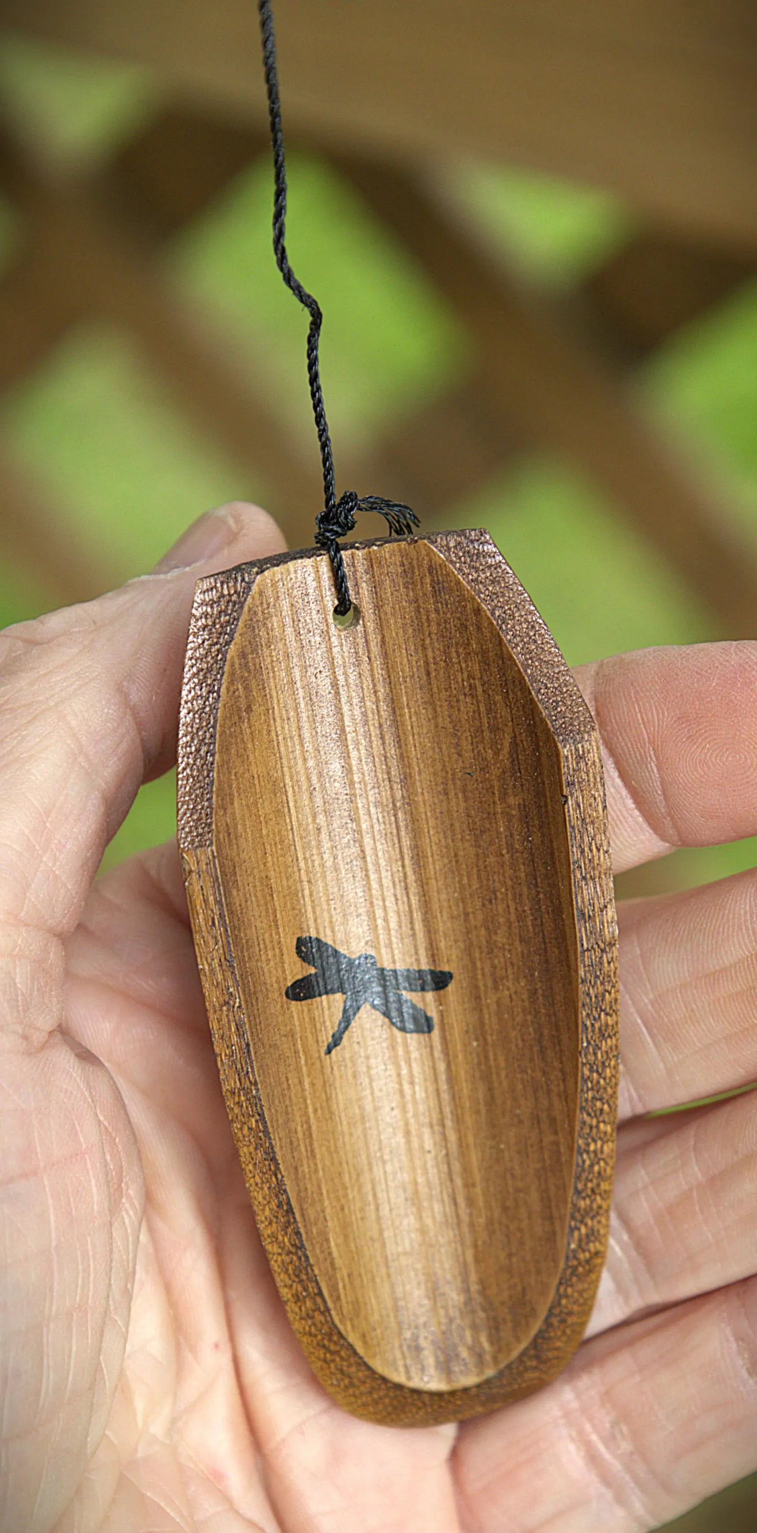 Handcrafted bamboo dragonfly wind chime with a rustic nature-inspired design, creating soothing bamboo tones for outdoor gardens, patios, porches, balconies, meditation spaces, and cottage-style landscaping. Perfect as a unique dragonfly gift, memorial garden decoration, or peaceful backyard accent.