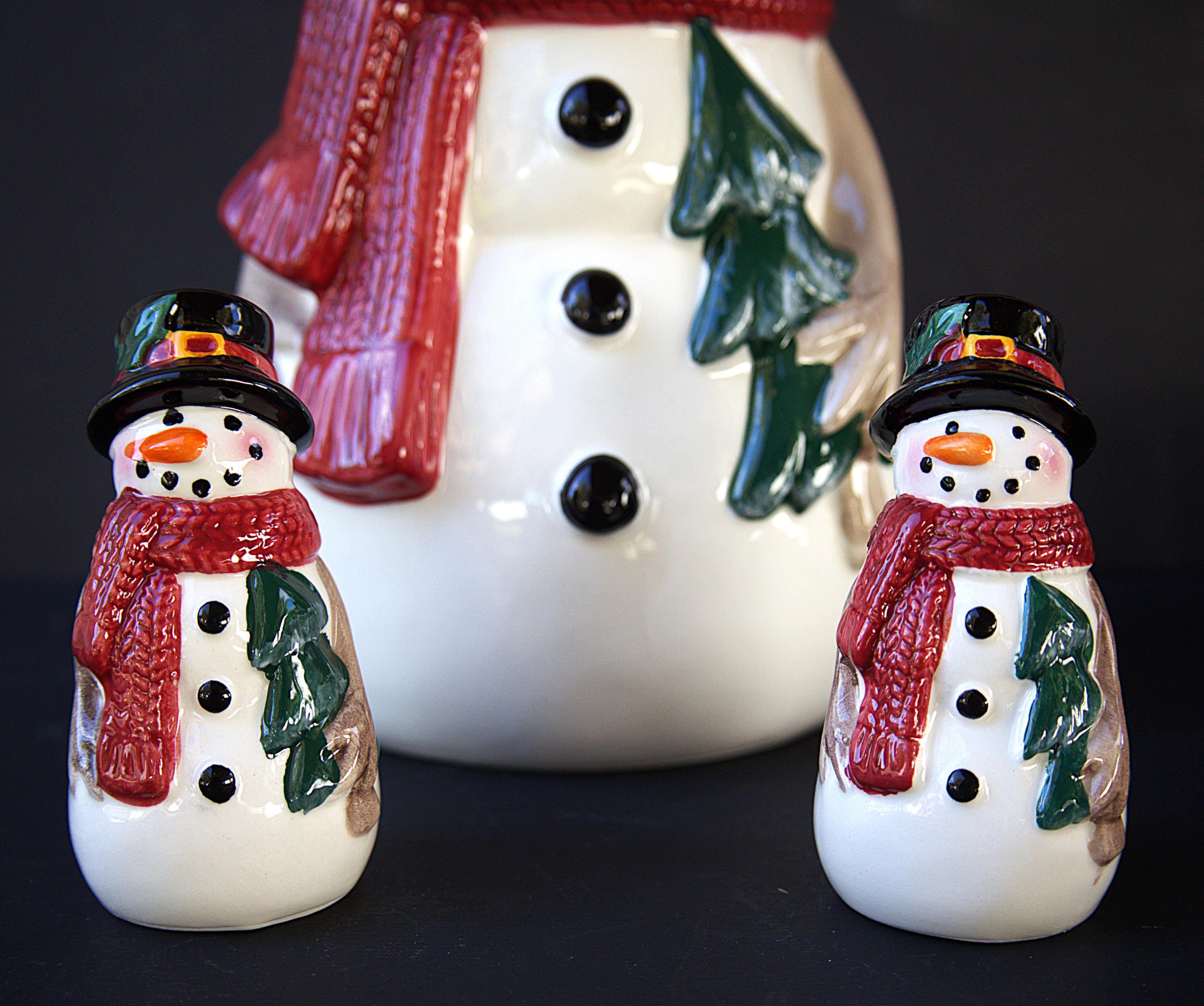 Snowman Cookie Jar with FREE Matching Salt & Pepper Shakers | Christmas Kitchen Decor | Holiday Cookie Storage Canister | Winter Gift Set