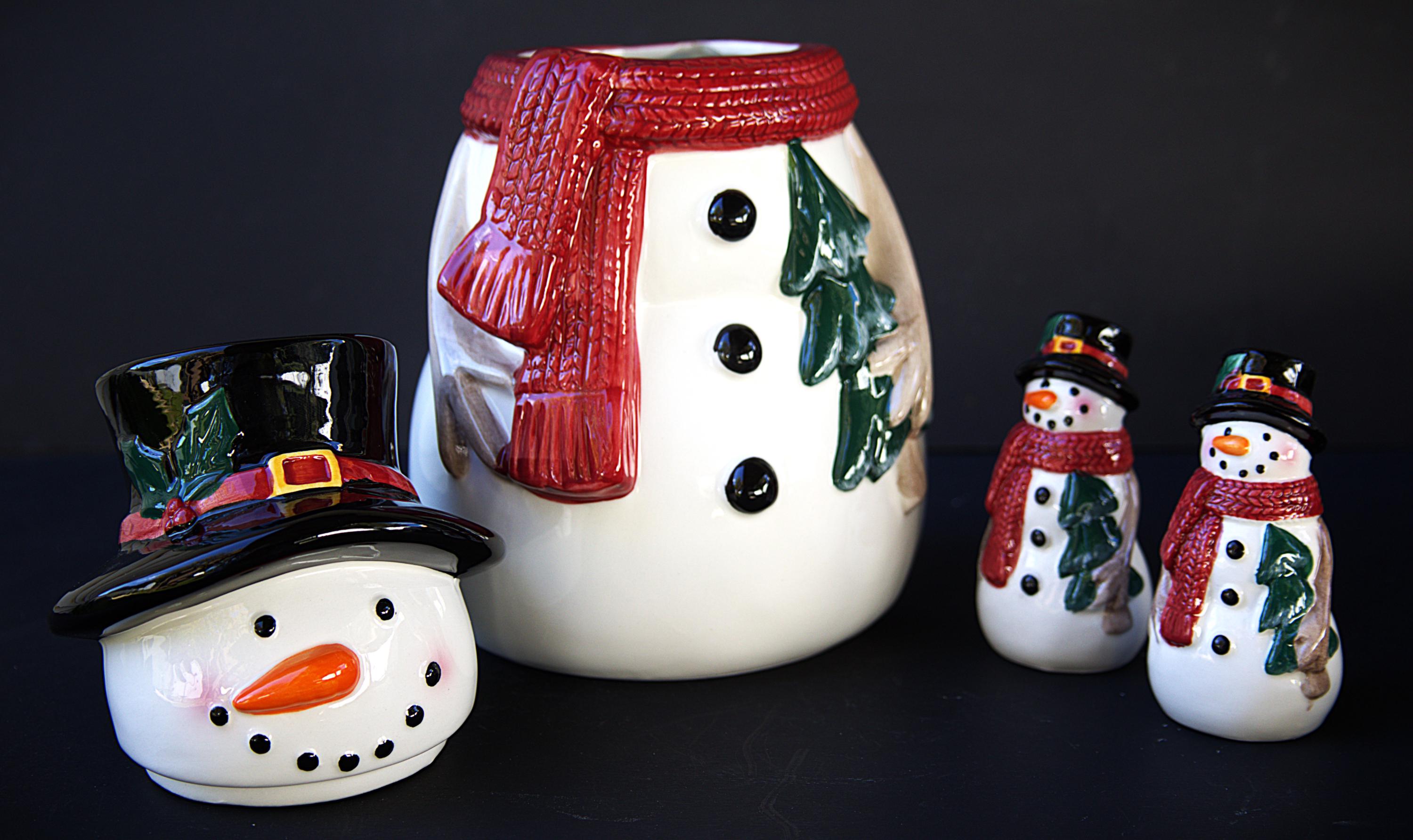 Snowman Cookie Jar with FREE Matching Salt & Pepper Shakers | Christmas Kitchen Decor | Holiday Cookie Storage Canister | Winter Gift Set