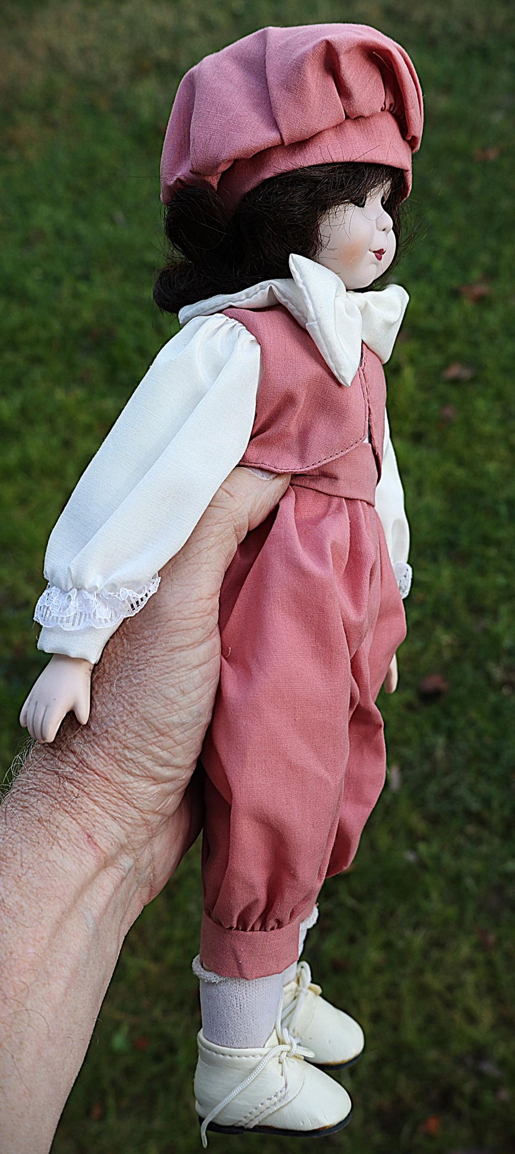 Vintage Brinn's Musical Porcelain Doll Plays "Laura's Theme" | 1980s Collectible Heirloom Music Box Doll